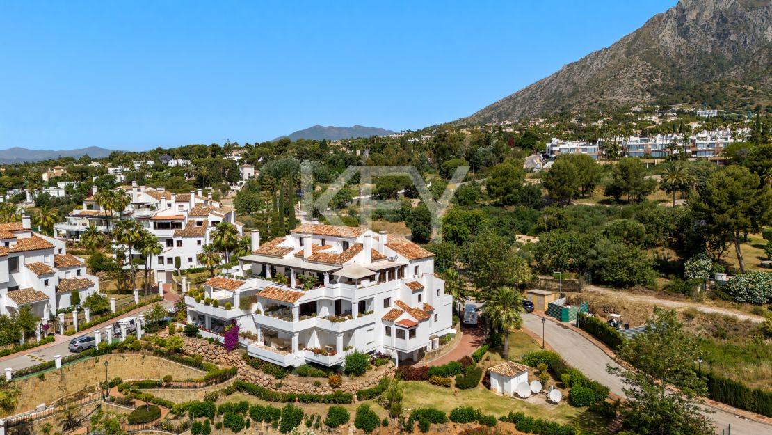 Великолепный двухуровневый пентхаус с панорамным видом в Monte Paraíso Country Club