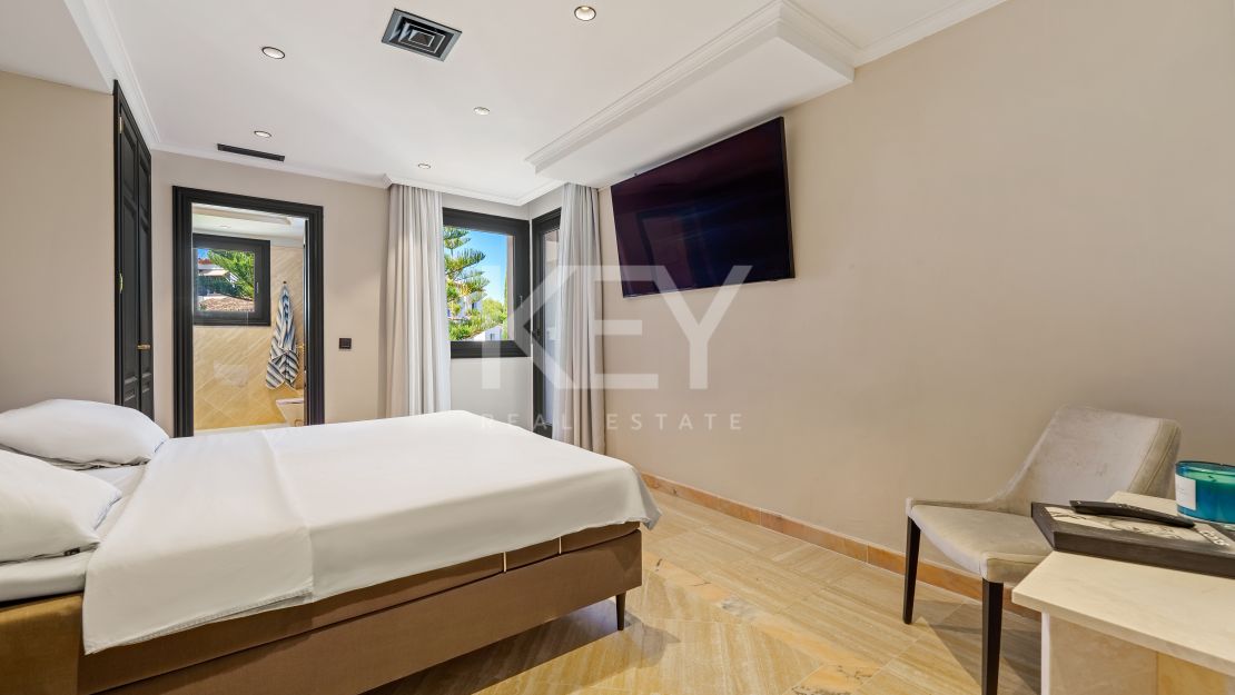 Великолепный двухуровневый пентхаус с панорамным видом в Monte Paraíso Country Club