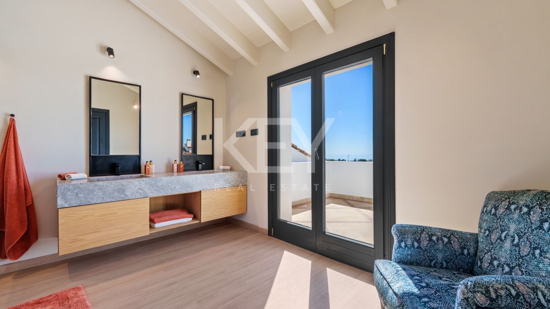 Великолепный двухуровневый пентхаус с панорамным видом в Monte Paraíso Country Club