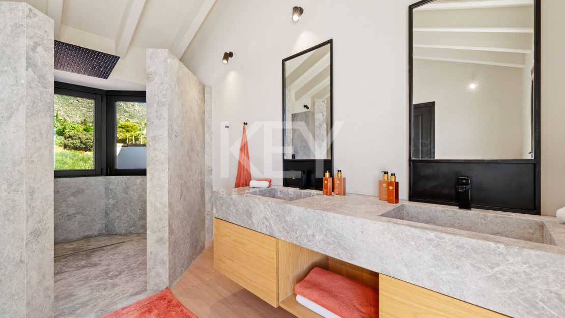 Великолепный двухуровневый пентхаус с панорамным видом в Monte Paraíso Country Club