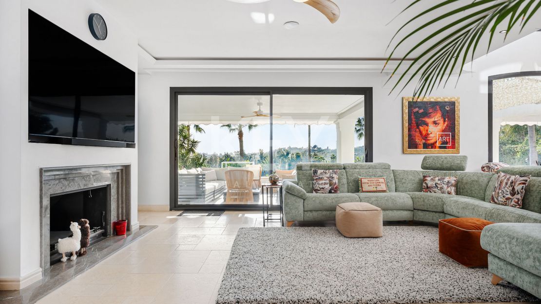 Frontline golf Villa with panoramic views in Los Naranjos, Nueva Andalucía