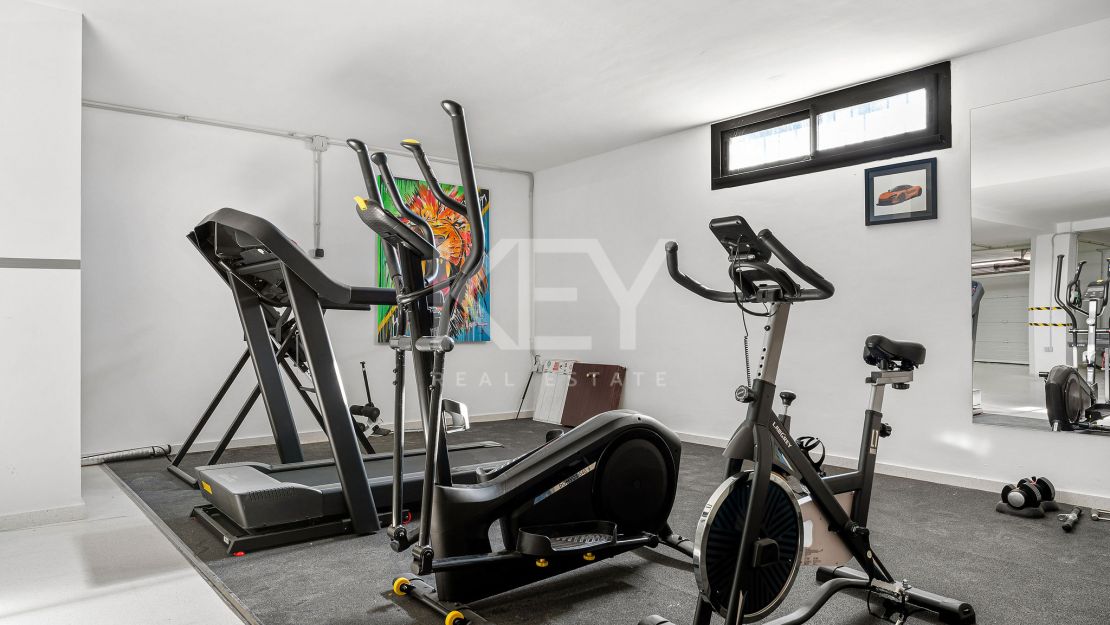 Frontline golf Villa with panoramic views in Los Naranjos, Nueva Andalucía