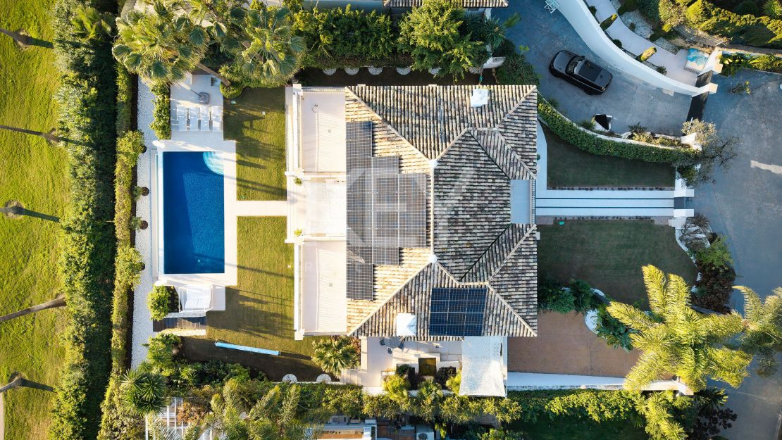 Frontline golf Villa with panoramic views in Los Naranjos, Nueva Andalucía