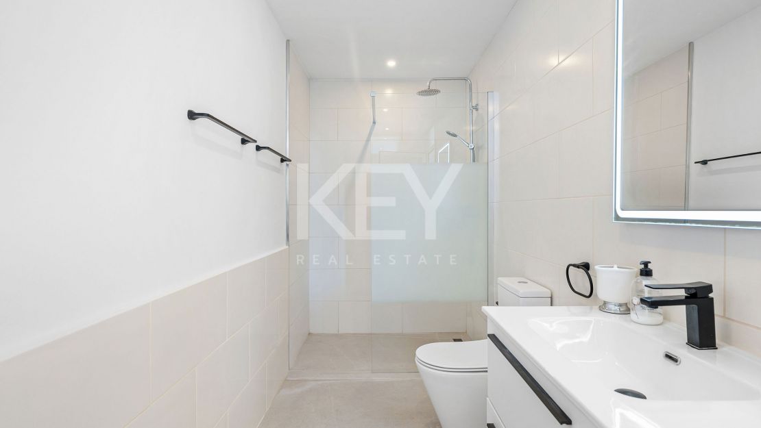 Frontline golf Villa with panoramic views in Los Naranjos, Nueva Andalucía