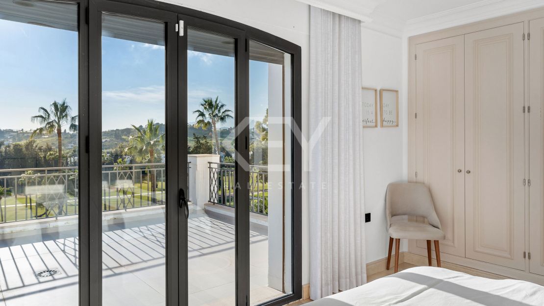 Frontline golf Villa with panoramic views in Los Naranjos, Nueva Andalucía