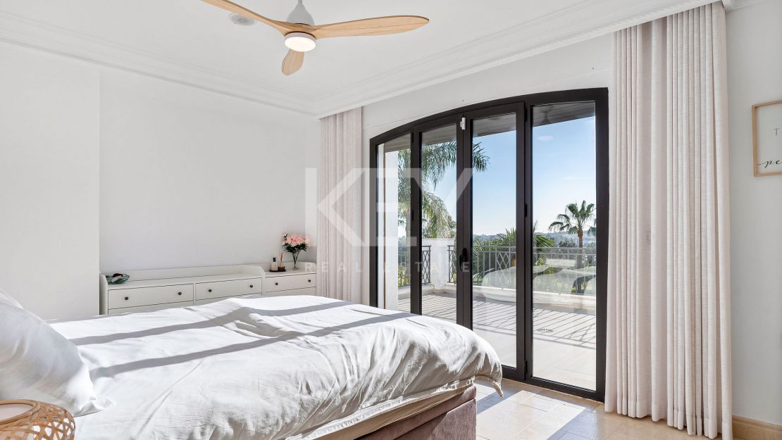 Frontline golf Villa with panoramic views in Los Naranjos, Nueva Andalucía