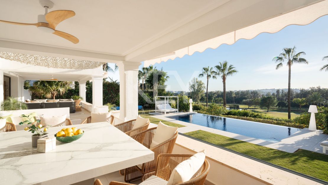 Frontline golf Villa with panoramic views in Los Naranjos, Nueva Andalucía