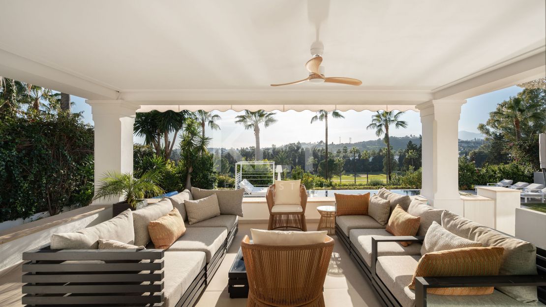Frontline golf Villa with panoramic views in Los Naranjos, Nueva Andalucía