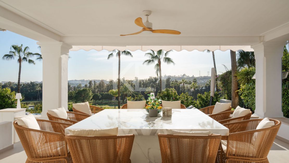 Frontline golf Villa with panoramic views in Los Naranjos, Nueva Andalucía