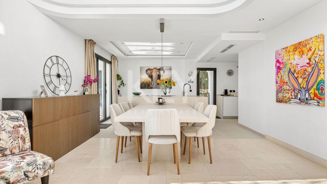 Frontline golf Villa with panoramic views in Los Naranjos, Nueva Andalucía