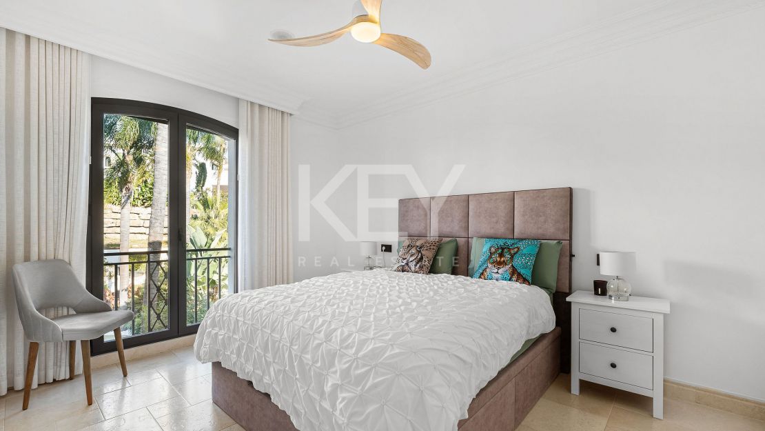 Frontline golf Villa with panoramic views in Los Naranjos, Nueva Andalucía