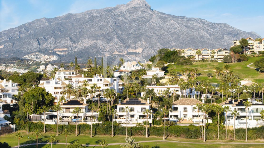 Frontline golf Villa with panoramic views in Los Naranjos, Nueva Andalucía