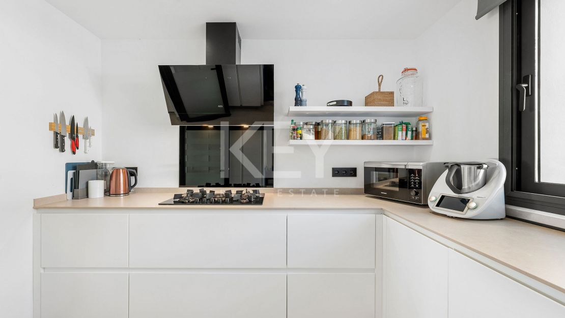 Frontline golf Villa with panoramic views in Los Naranjos, Nueva Andalucía