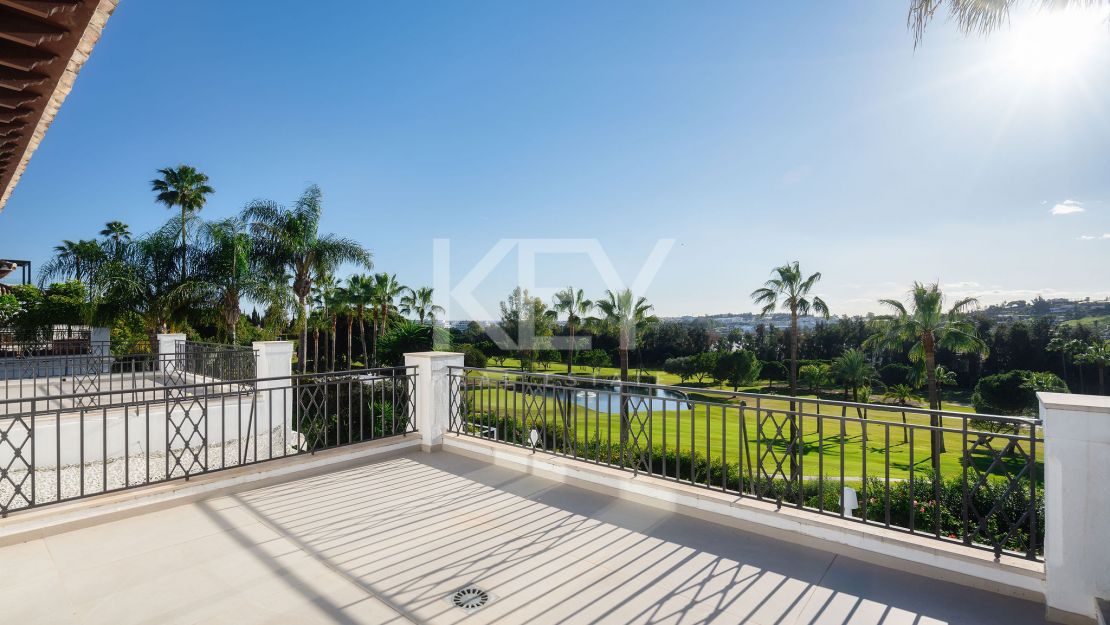 Frontline golf Villa with panoramic views in Los Naranjos, Nueva Andalucía