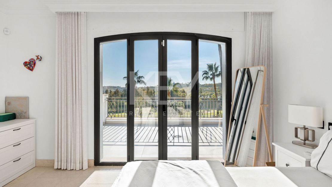 Frontline golf Villa with panoramic views in Los Naranjos, Nueva Andalucía