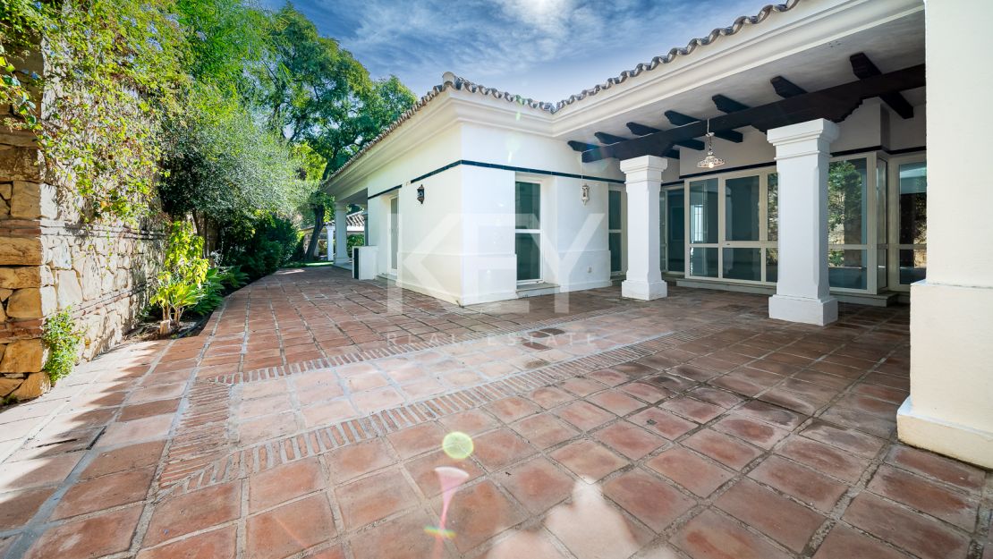 Investment renovation opportunity in privileged gated community of Sierra Blanca near to Cascada de Camoján, Marbella