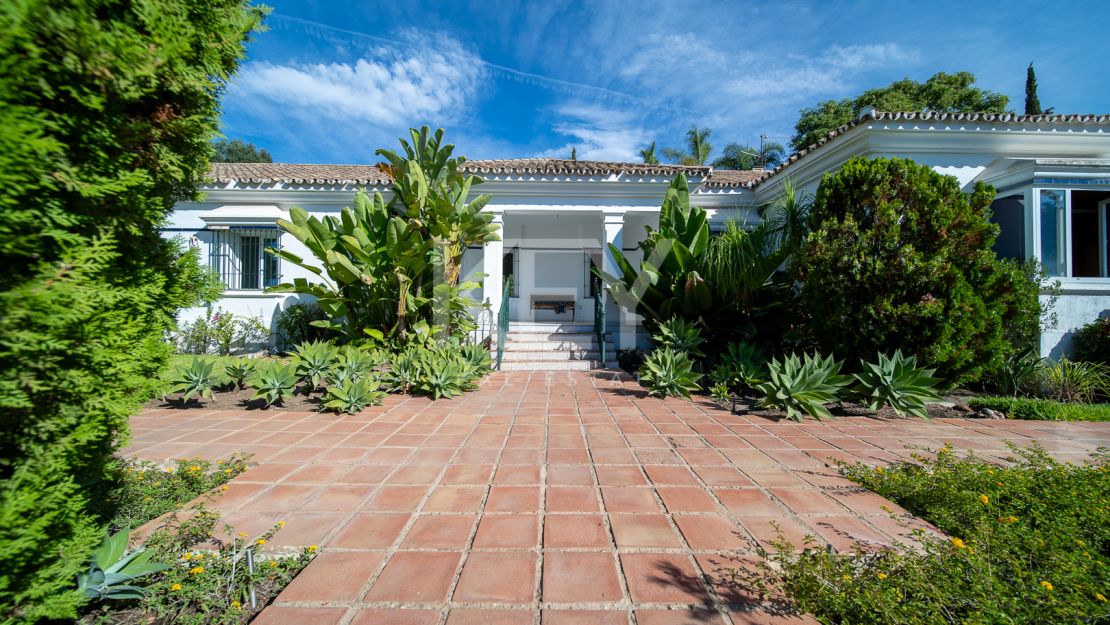 Investment renovation opportunity in privileged gated community of Sierra Blanca near to Cascada de Camoján, Marbella