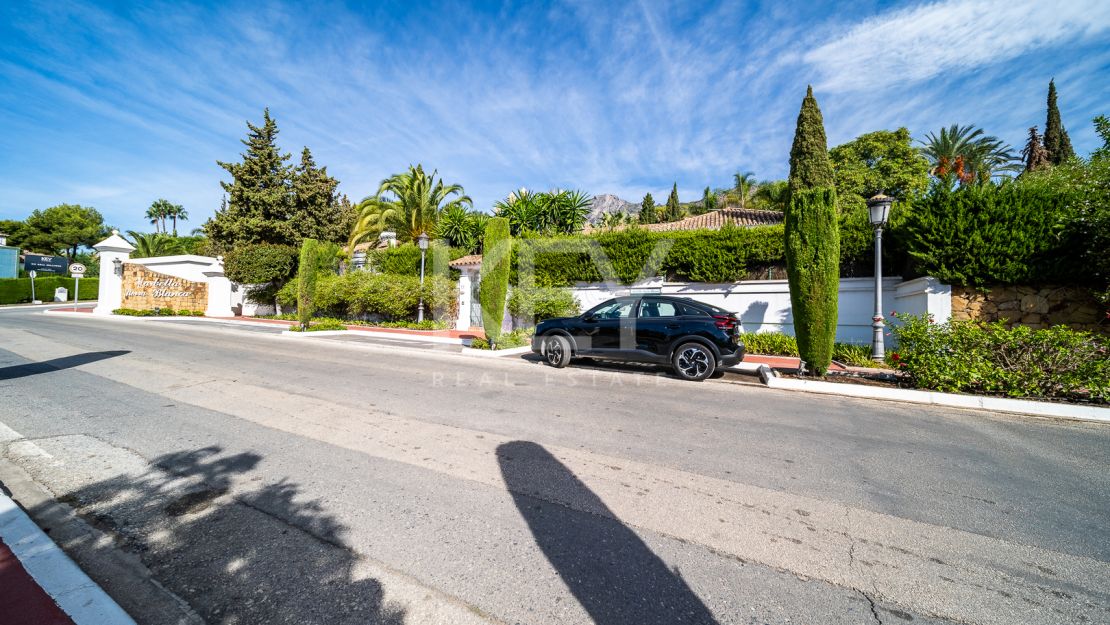 Investment renovation opportunity in privileged gated community of Sierra Blanca near to Cascada de Camoján, Marbella
