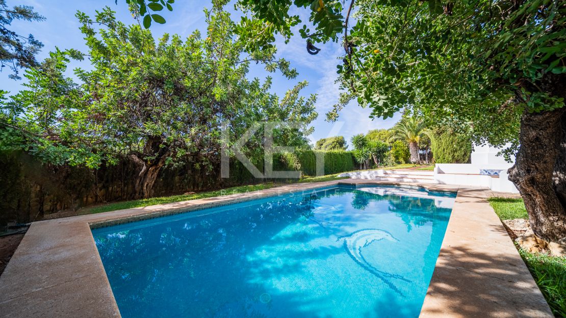 Investment renovation opportunity in privileged gated community of Sierra Blanca near to Cascada de Camoján, Marbella