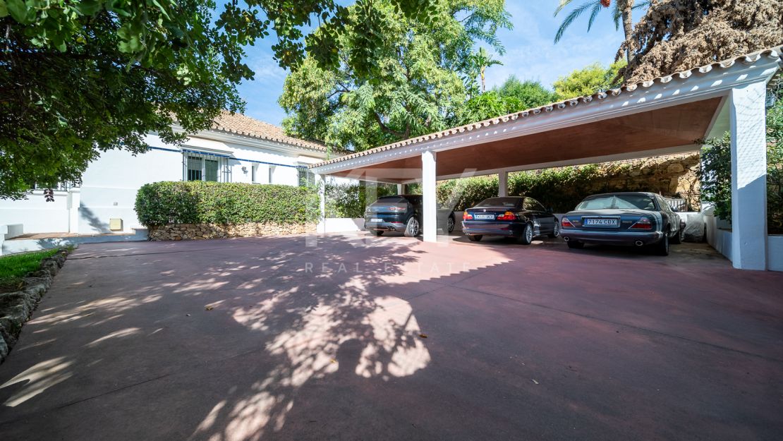 Investment renovation opportunity in privileged gated community of Sierra Blanca near to Cascada de Camoján, Marbella