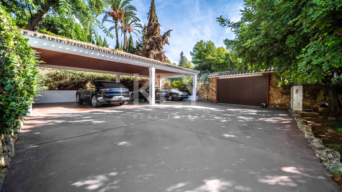 Investment renovation opportunity in privileged gated community of Sierra Blanca near to Cascada de Camoján, Marbella
