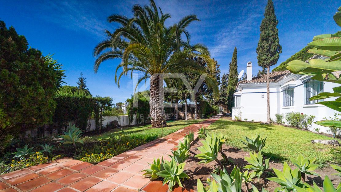 Investment renovation opportunity in privileged gated community of Sierra Blanca near to Cascada de Camoján, Marbella