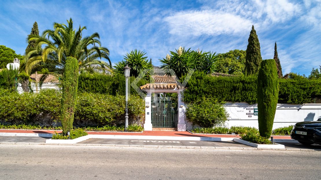 Investment renovation opportunity in privileged gated community of Sierra Blanca near to Cascada de Camoján, Marbella