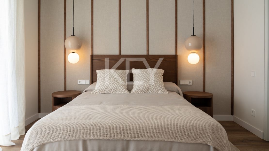 Villa contemporánea de 5 dormitorios con vistas al mar y al golf en Nueva Andalucía, Marbella