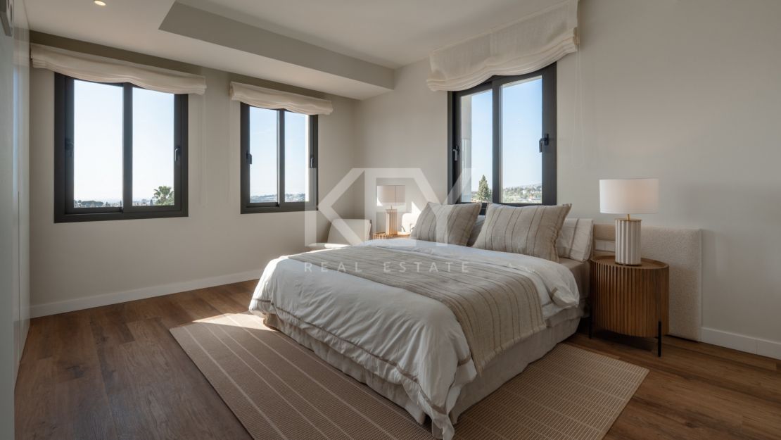 Villa contemporánea de 5 dormitorios con vistas al mar y al golf en Nueva Andalucía, Marbella