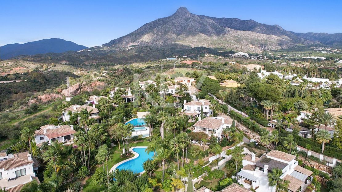 Элегантная вилла с пятью спальнями в Ломас де Магна Марбелья, Золотая Миля