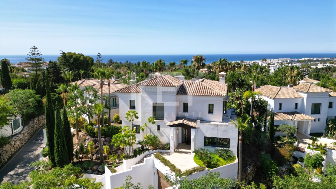 Элегантная вилла с пятью спальнями в Ломас де Магна Марбелья, Золотая Миля