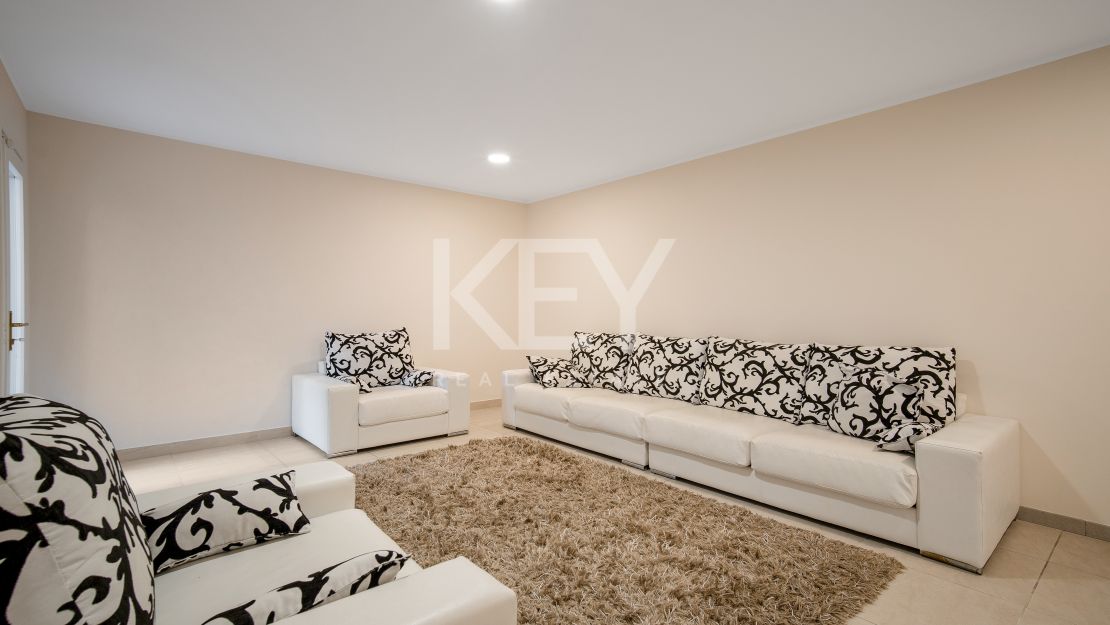 Элегантная вилла с пятью спальнями в Ломас де Магна Марбелья, Золотая Миля