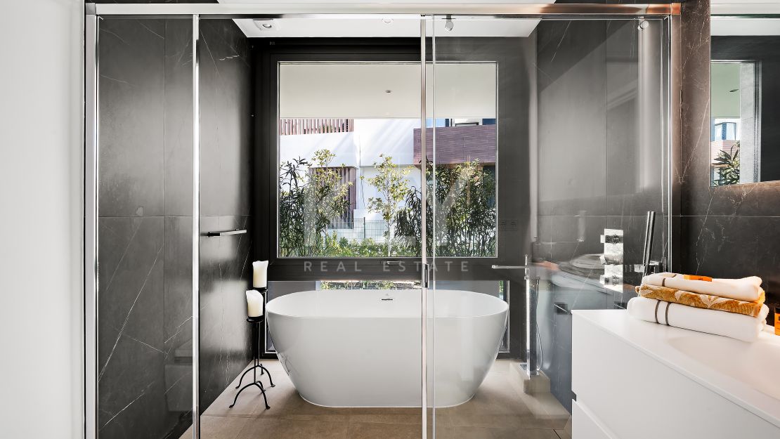 Современная роскошная вилла с панорамным видом на море в Сьерра-Бланка, Золотая Миля Марбельи