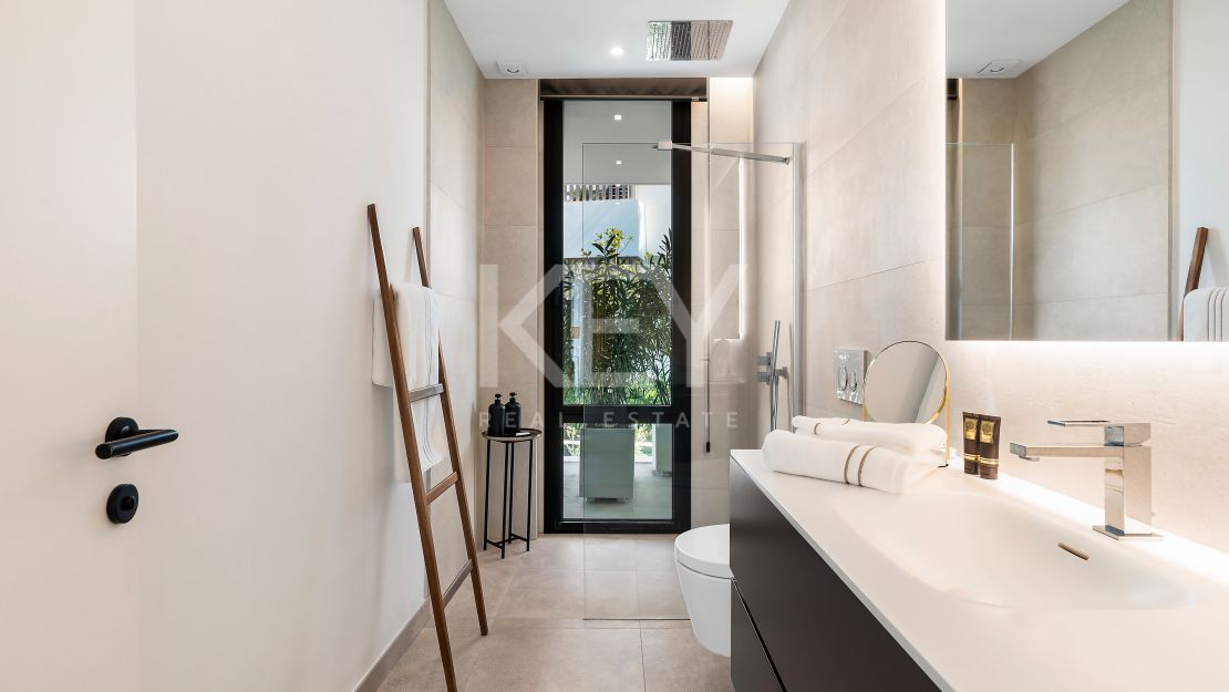 Современная роскошная вилла с панорамным видом на море в Сьерра-Бланка, Золотая Миля Марбельи