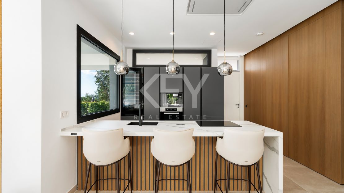 Современная роскошная вилла с панорамным видом на море в Сьерра-Бланка, Золотая Миля Марбельи