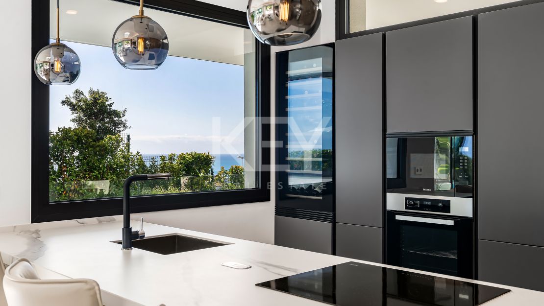 Современная роскошная вилла с панорамным видом на море в Сьерра-Бланка, Золотая Миля Марбельи