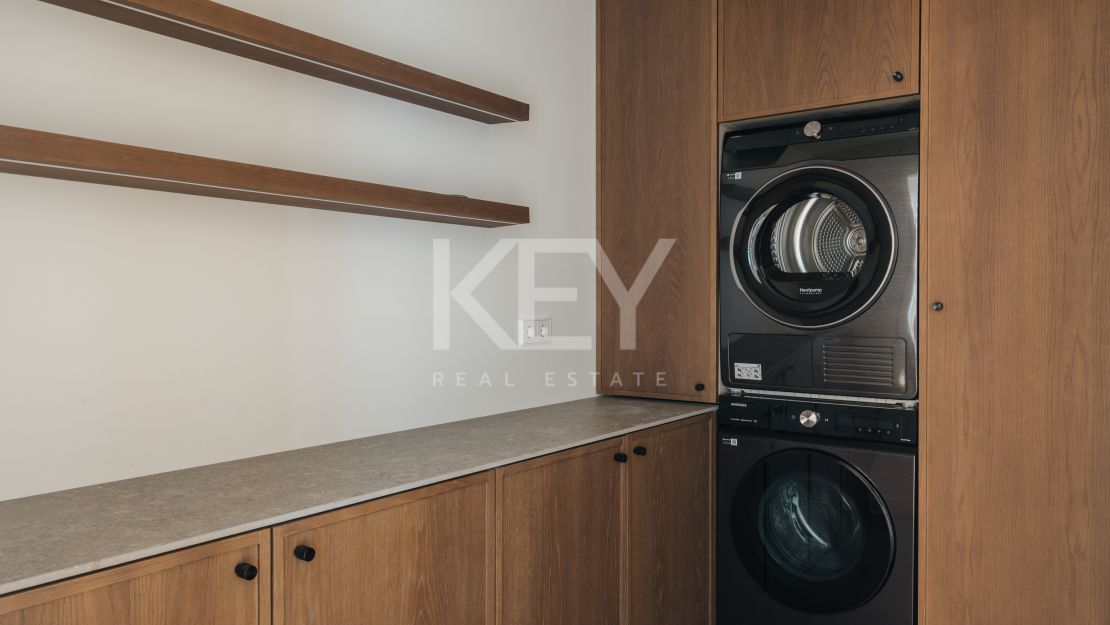 Sofisticado ático de cuatro dormitorios con vistas al mar y a la montaña en La Cerquilla, Nueva Andalucía