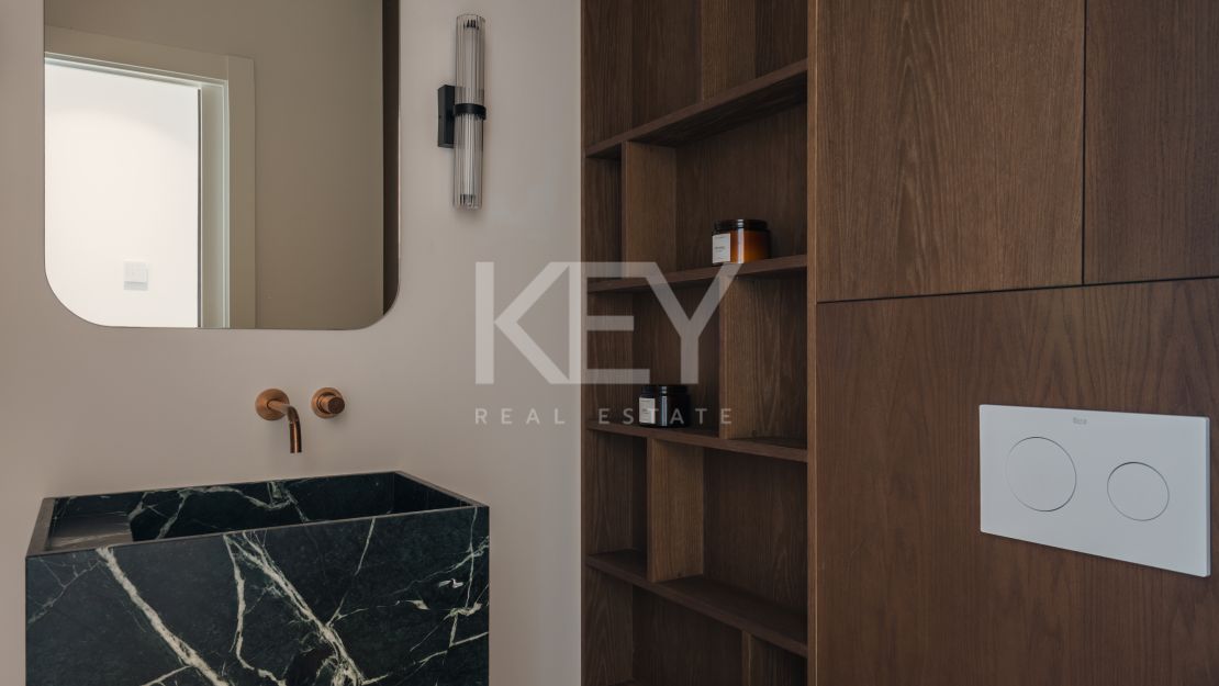 Sofisticado ático de cuatro dormitorios con vistas al mar y a la montaña en La Cerquilla, Nueva Andalucía