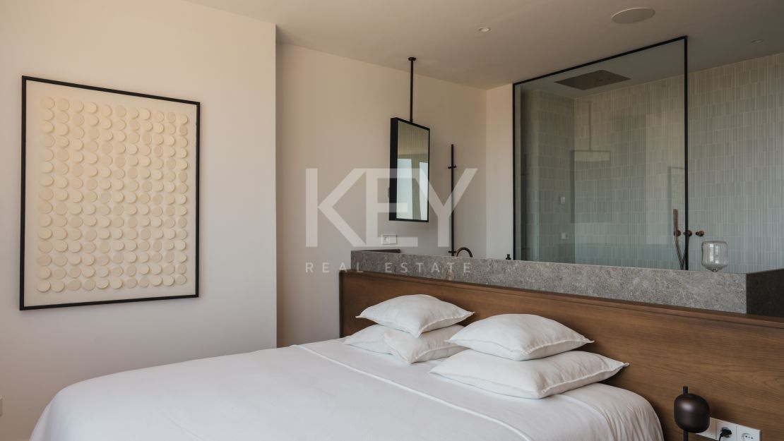 Sofisticado ático de cuatro dormitorios con vistas al mar y a la montaña en La Cerquilla, Nueva Andalucía