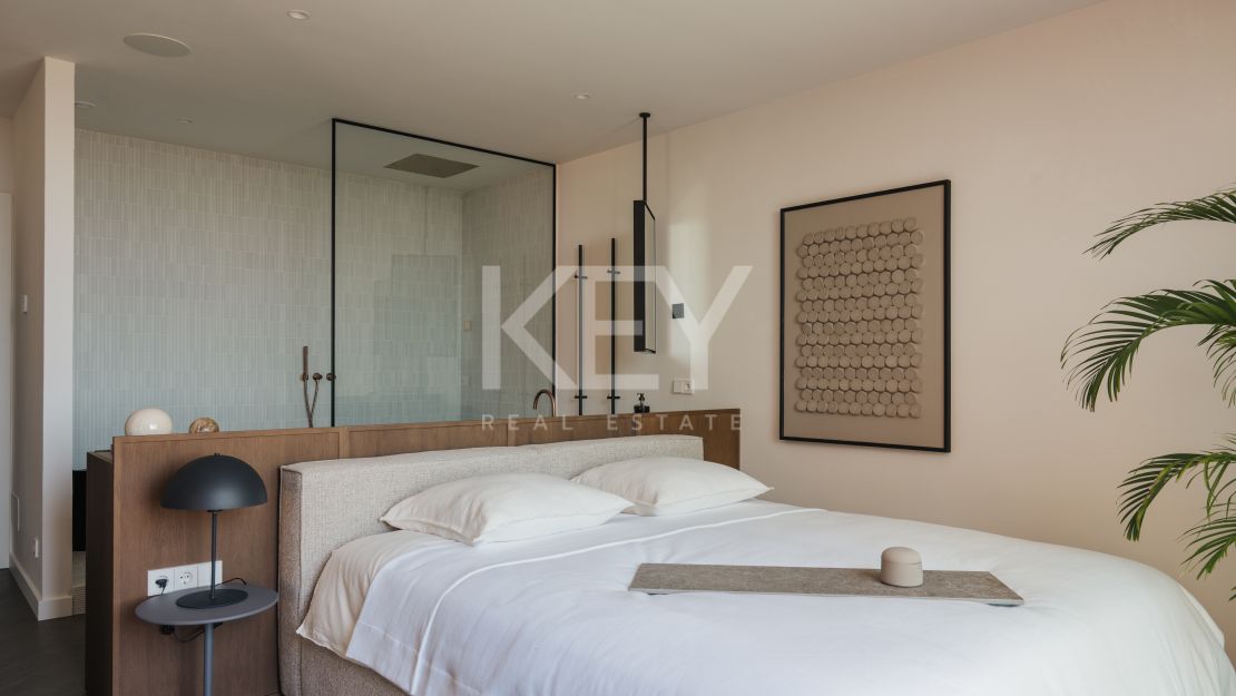 Sofisticado ático de cuatro dormitorios con vistas al mar y a la montaña en La Cerquilla, Nueva Andalucía