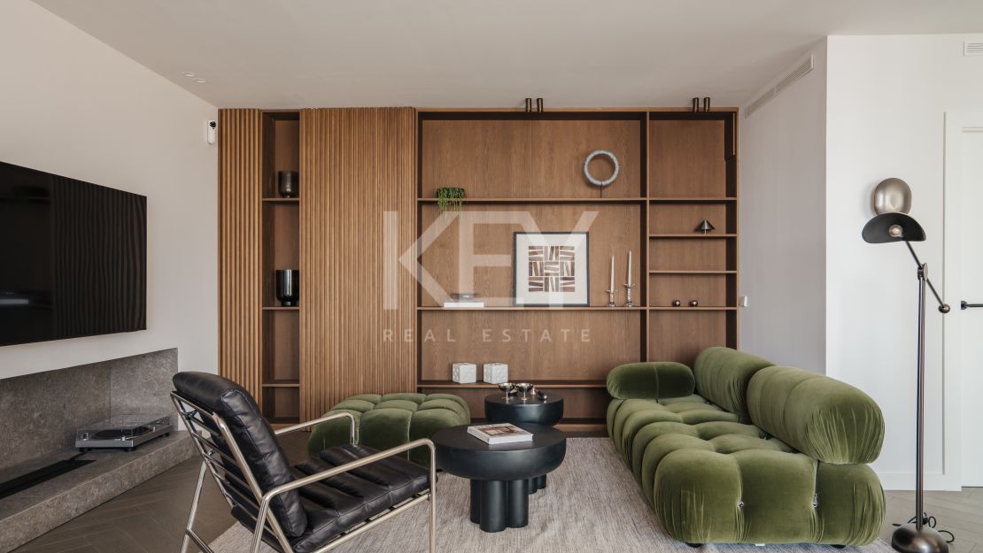 Sofisticado ático de cuatro dormitorios con vistas al mar y a la montaña en La Cerquilla, Nueva Andalucía