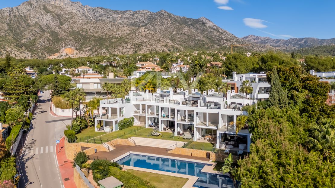 Современный таунхаус с панорамным видом на море в Сьерра-Бланка, Марбелья