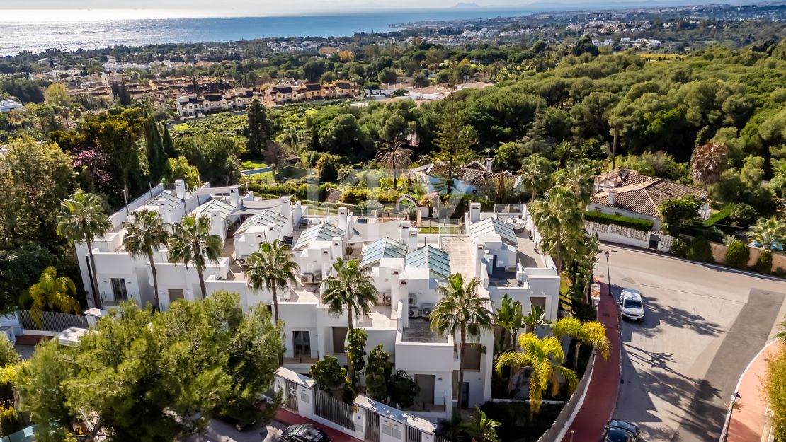 Современный таунхаус с панорамным видом на море в Сьерра-Бланка, Марбелья