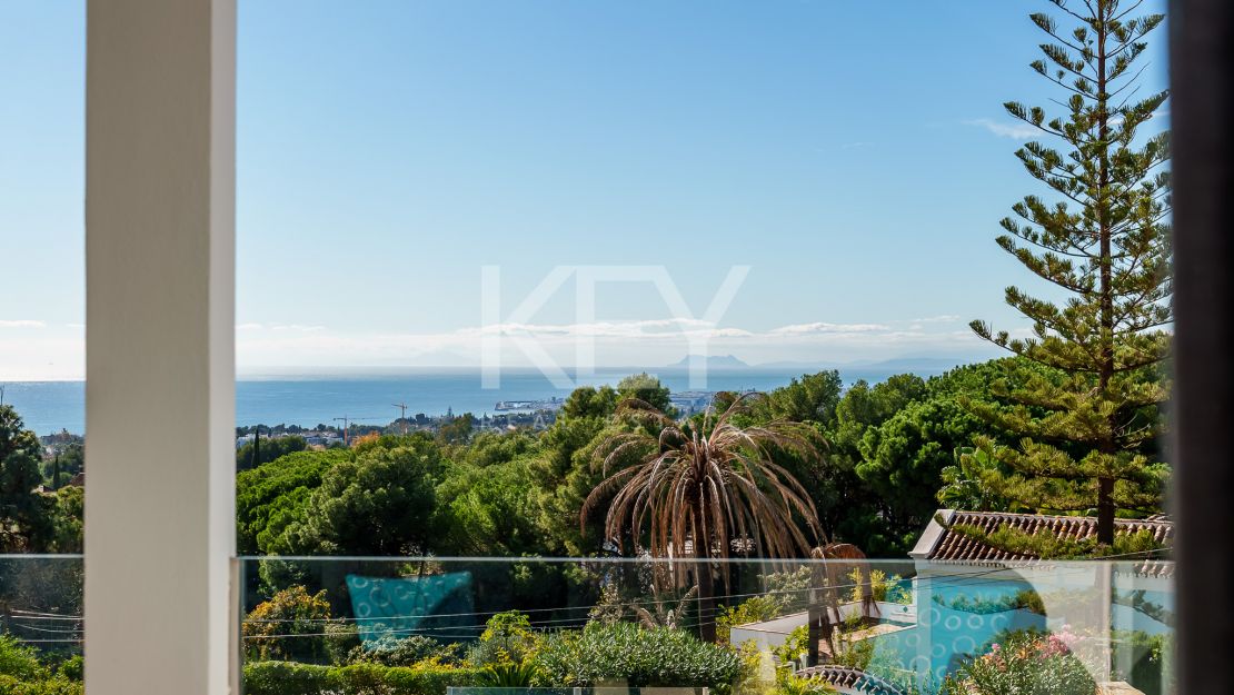 Современный таунхаус с панорамным видом на море в Сьерра-Бланка, Марбелья