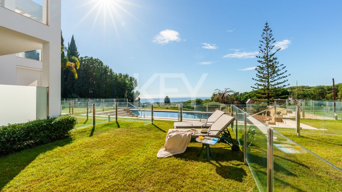 Современный таунхаус с панорамным видом на море в Сьерра-Бланка, Марбелья