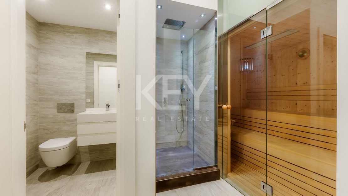 Современный таунхаус с панорамным видом на море в Сьерра-Бланка, Марбелья