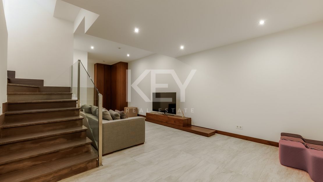 Современный таунхаус с панорамным видом на море в Сьерра-Бланка, Марбелья