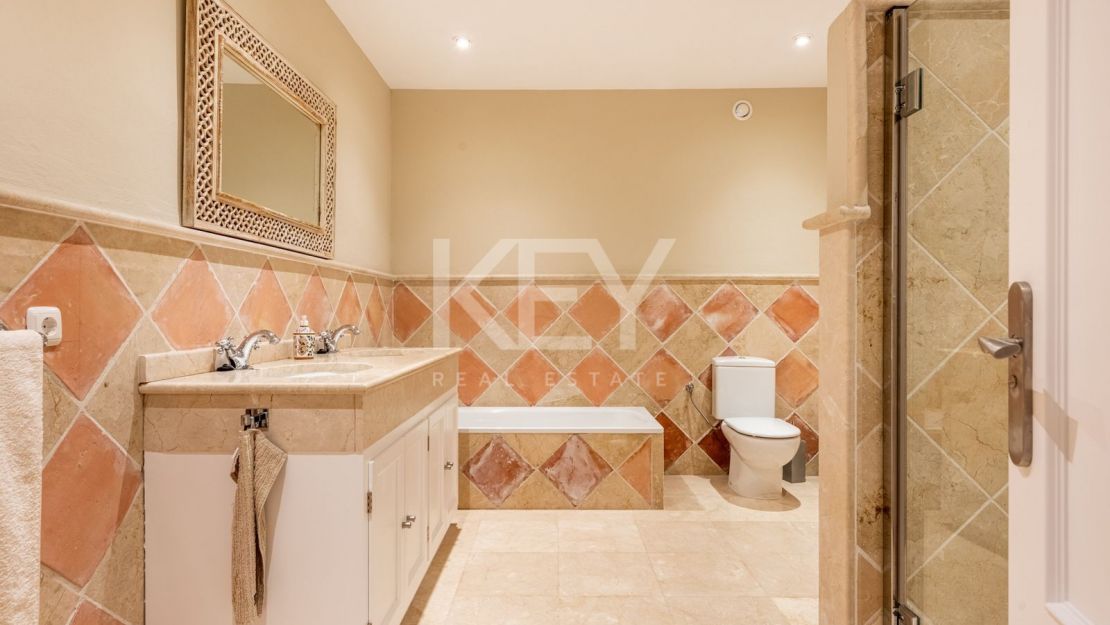 Elegant Andalusian Villa with sea views in Vega del Colorado, Benahavís