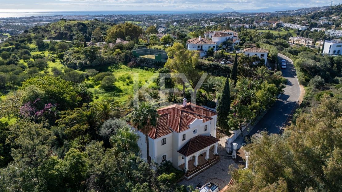 Elegant Andalusian Villa with sea views in Vega del Colorado, Benahavís