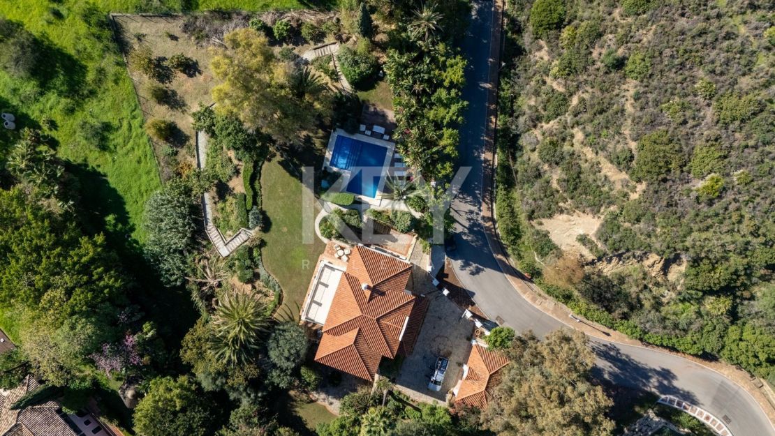 Elegant Andalusian Villa with sea views in Vega del Colorado, Benahavís